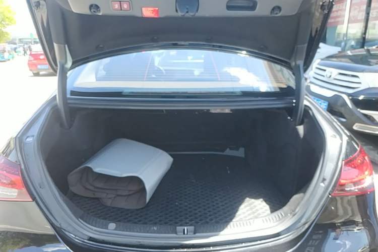 Used Mercedes-Benz E-Class 2023 E 260 L Trunk