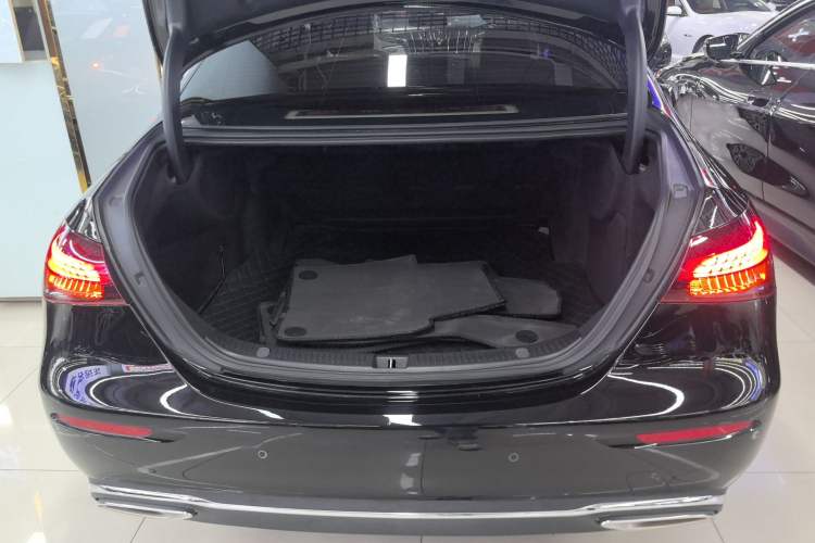Used Mercedes-Benz E-Class 2023 Updated E 300 L Luxury Edition Trunk
