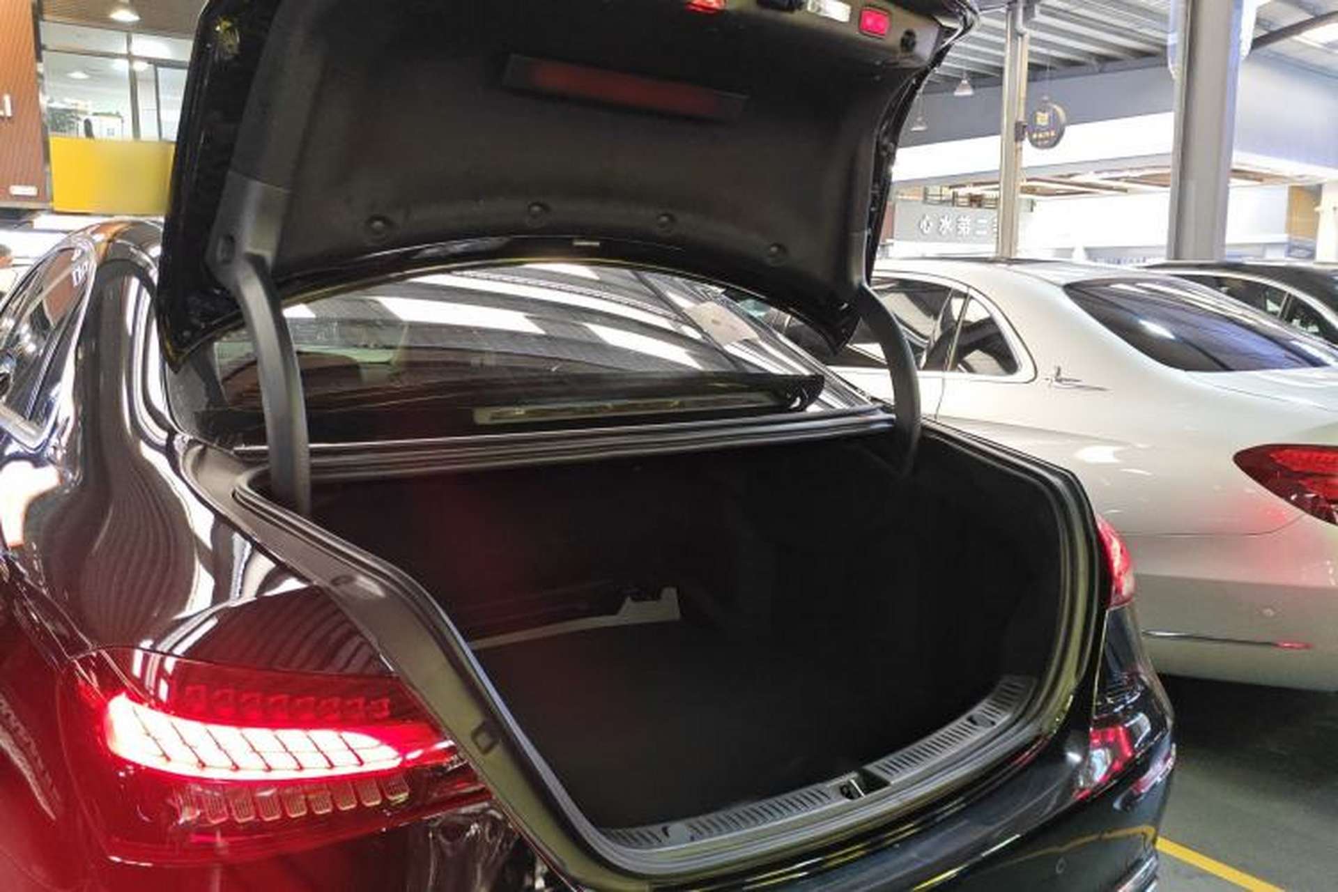 Used Mercedes-Benz E-Class 2023 Updated E 300 L Luxury Edition Trunk