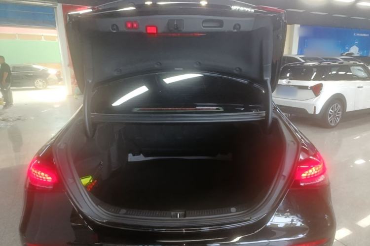Used Mercedes-Benz E-Class 2023 E 260 L Trunk