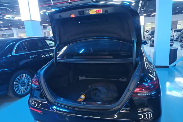 Used Mercedes-Benz E-Class 2023 Updated E 300 L Fashion Edition Trunk