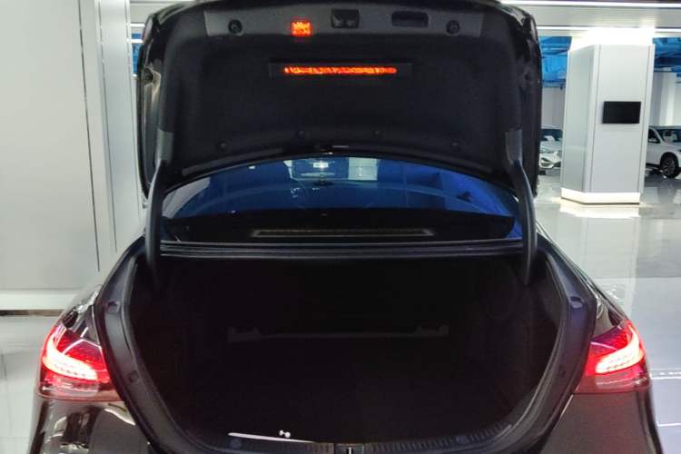 Used Mercedes-Benz E-Class 2023 Facelift E 260 L Trunk