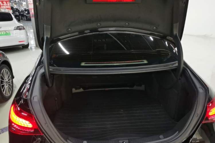 Used Mercedes-Benz E-Class 2023 E 260 L Trunk