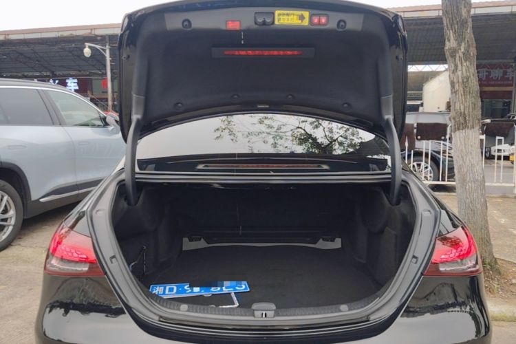 Used Mercedes-Benz E-Class 2023 Updated E 300 L Fashion Edition Trunk