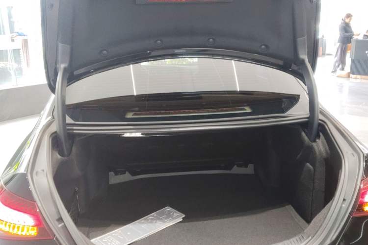 Used Mercedes-Benz E-Class 2023 Facelift E 260 L Trunk