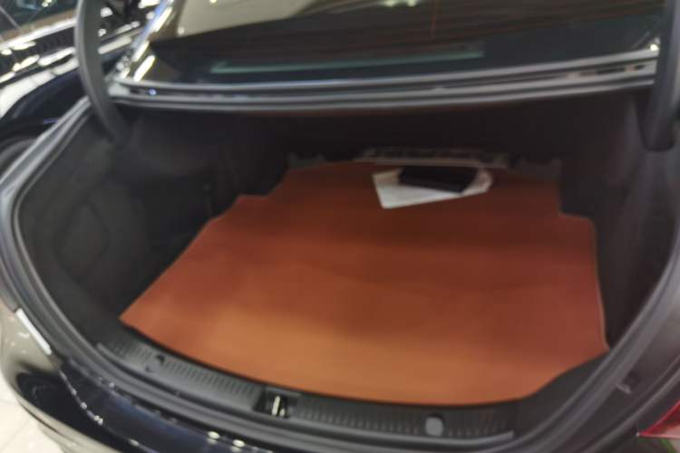Used Mercedes-Benz E-Class 2023 Restyled E 300 L Sport Luxury Edition Trunk