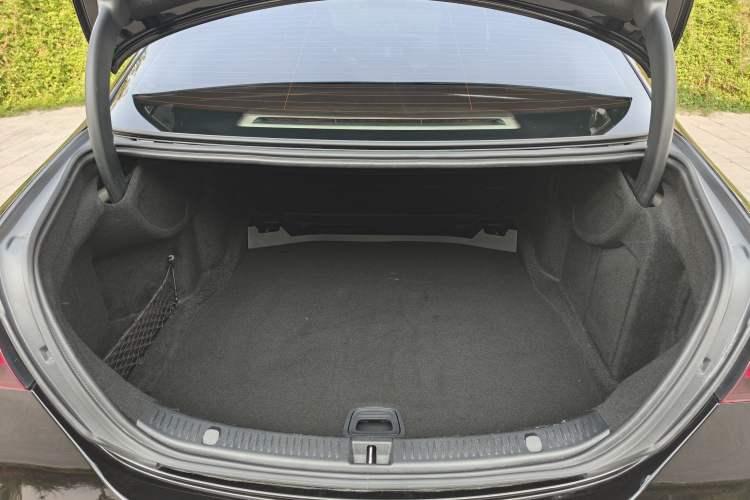 Used Mercedes-Benz E-Class 2023 Updated E 300 L Luxury Edition Trunk