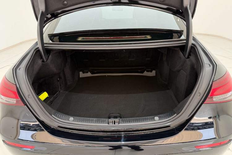 Used Mercedes-Benz E-Class 2023 Updated E 300 L Fashion Edition Trunk