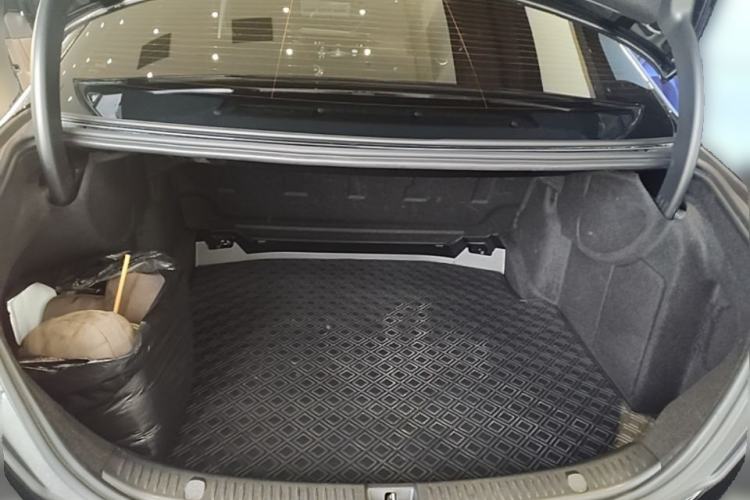 Used Mercedes-Benz E-Class 2023 Updated E 300 L Luxury Edition Trunk