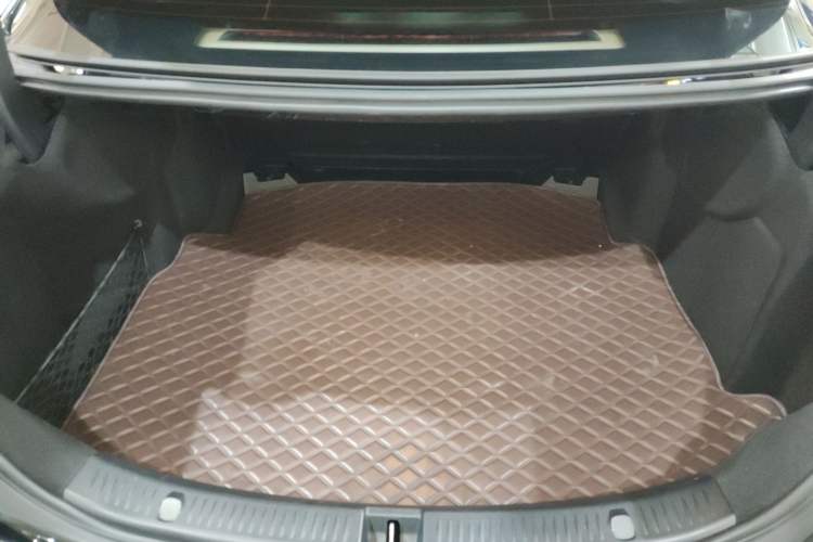 Used Mercedes-Benz E-Class 2023 Updated E 300 L Fashion Edition Trunk
