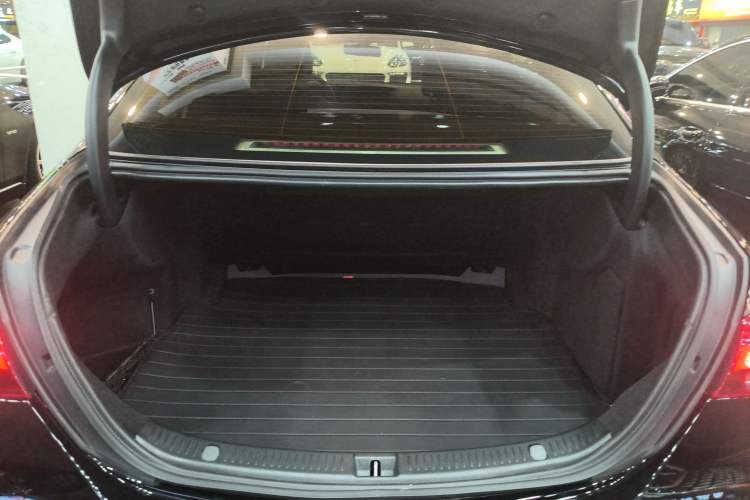 Used Mercedes-Benz E-Class 2023 Facelift E 260 L Trunk