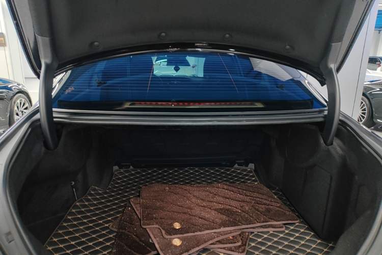 Used Mercedes-Benz E-Class 2023 E 260 L Trunk