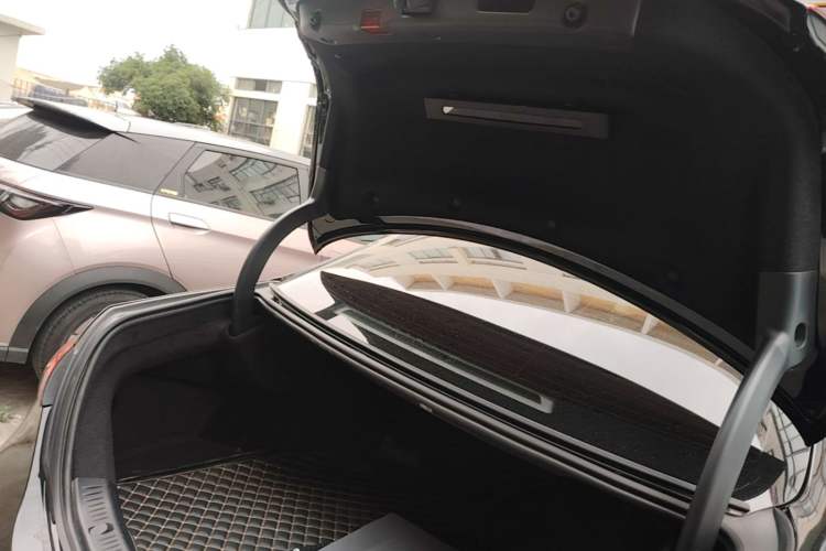 Used Mercedes-Benz E-Class 2023 E 260 L Trunk