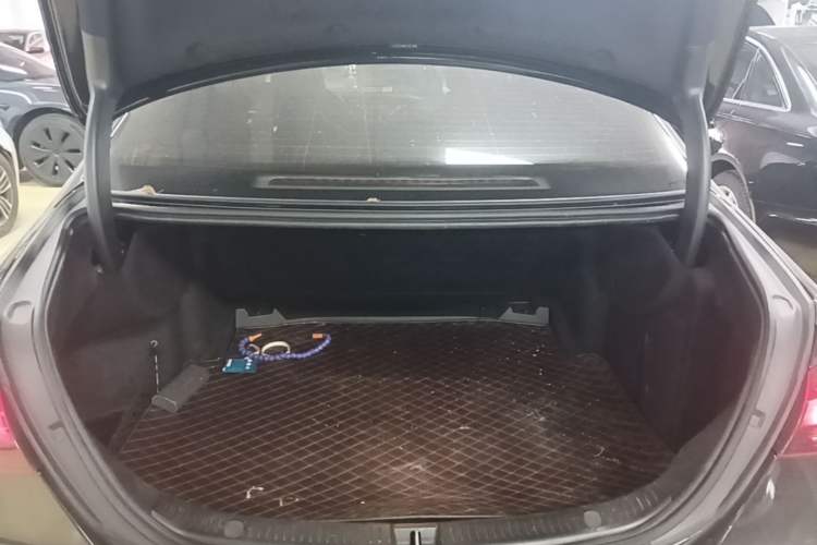 Used Mercedes-Benz E-Class 2023 E 260 L Trunk