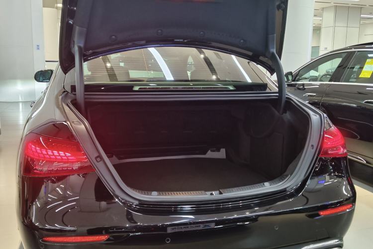 Used Mercedes-Benz E-Class 2023 Updated E 300 L Fashion Edition Trunk