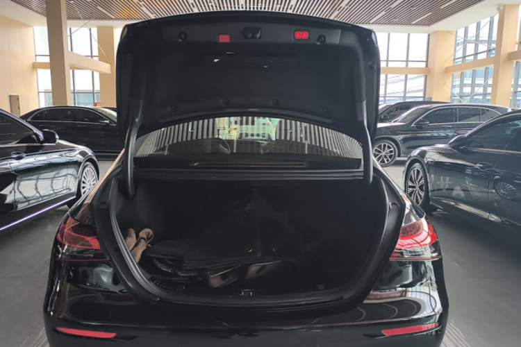 Used Mercedes-Benz E-Class 2023 Updated E 300 L Luxury Edition Trunk