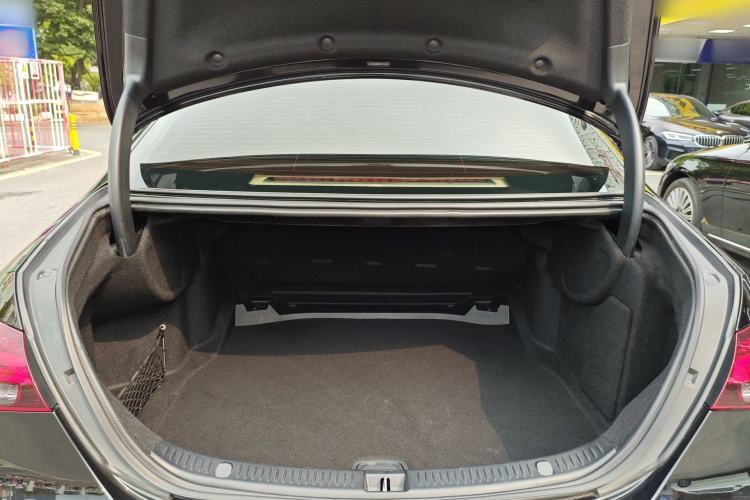 Used Mercedes-Benz E-Class 2023 Updated E 300 L Luxury Edition Trunk