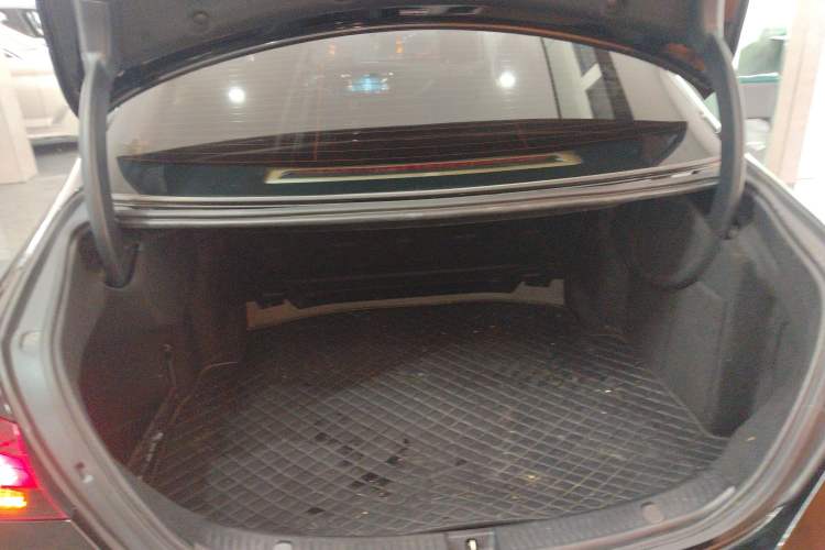 Used Mercedes-Benz E-Class 2023 Updated E 300 L Fashion Edition Trunk