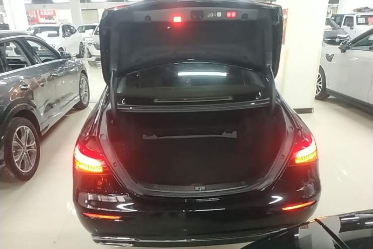 Used Mercedes-Benz E-Class 2023 Updated E 300 L Luxury Edition Trunk