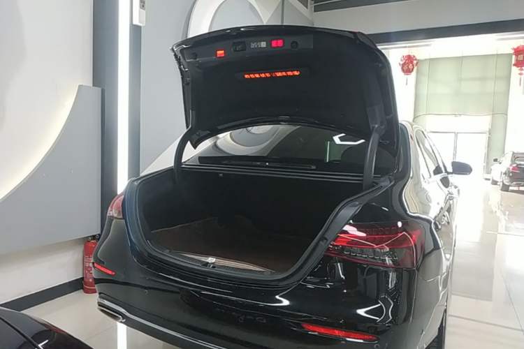 Used Mercedes-Benz E-Class 2023 Updated E 300 L Fashion Edition Trunk