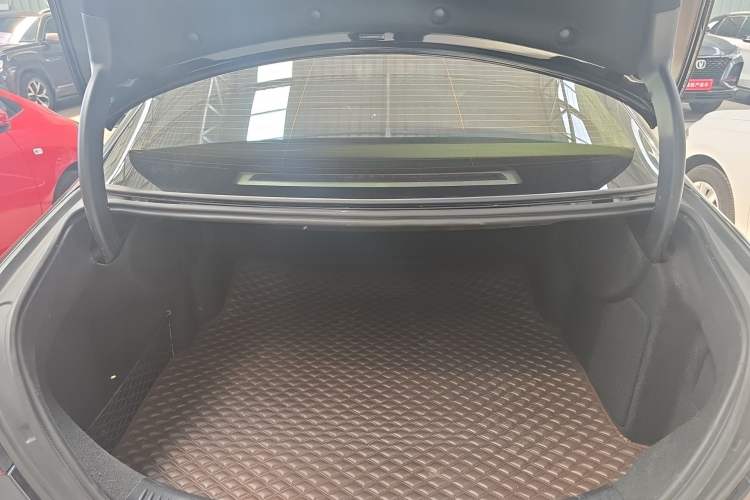Used Mercedes-Benz E-Class 2023 Updated E 300 L Luxury Edition Trunk