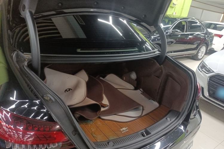 Used Mercedes-Benz E-Class 2023 Updated E 300 L Luxury Edition Trunk