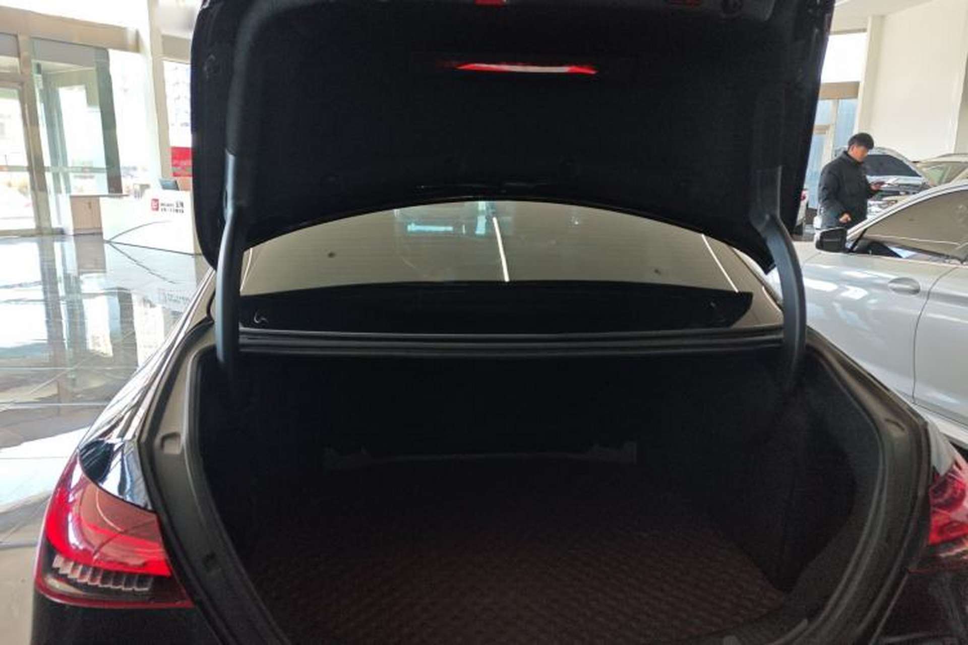 Used Mercedes-Benz E-Class 2023 Updated E 300 L Fashion Edition Trunk