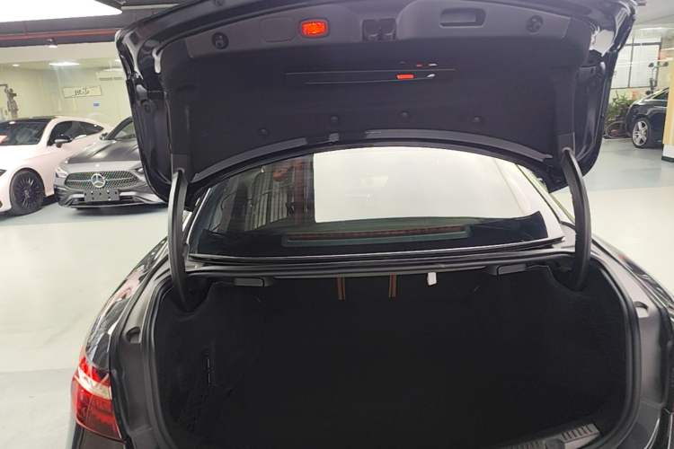 Used Mercedes-Benz E-Class 2023 E 260 Coupe Trunk