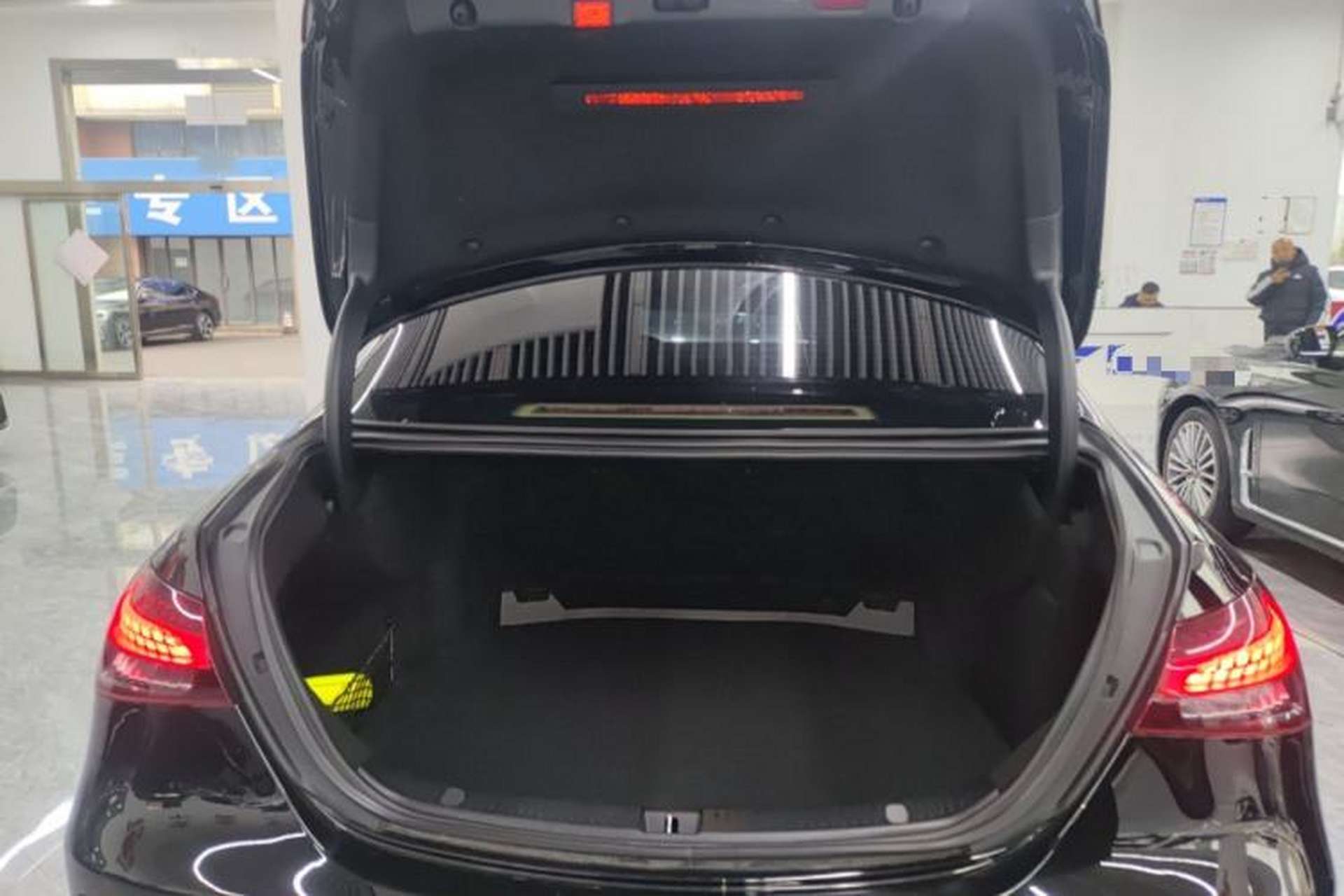 Used Mercedes-Benz E-Class 2023 Updated E 300 L Fashion Edition Trunk
