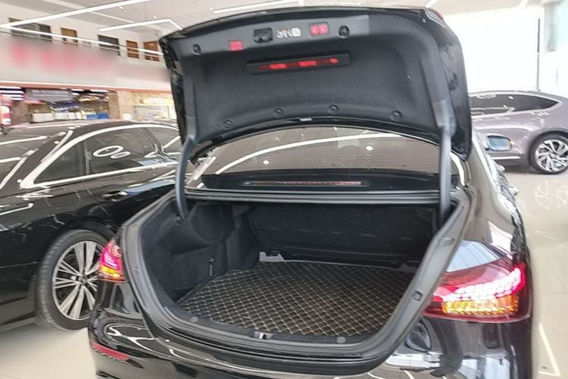 Used Mercedes-Benz E-Class 2023 Restyled E 300 L Sport Luxury Edition Trunk
