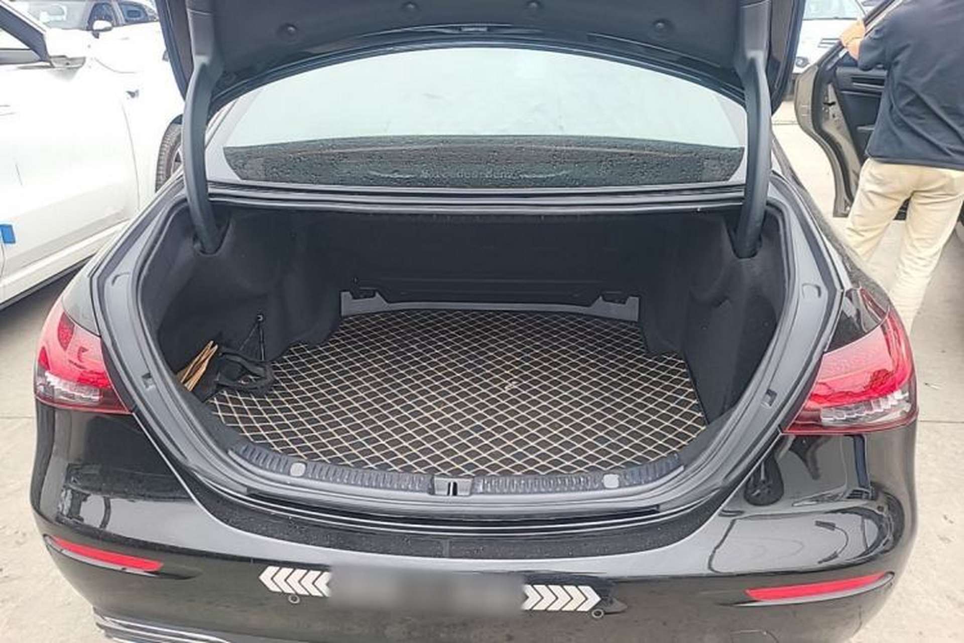 Used Mercedes-Benz E-Class 2023 Updated E 300 L Fashion Edition Trunk