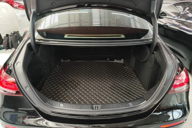 Used Mercedes-Benz E-Class 2023 Updated E 300 L Luxury Edition Trunk