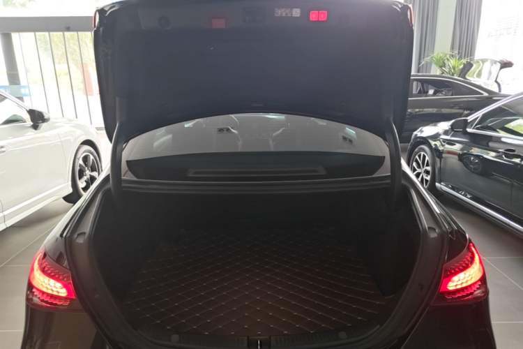 Used Mercedes-Benz E-Class 2023 Updated E 300 L Fashion Edition Trunk