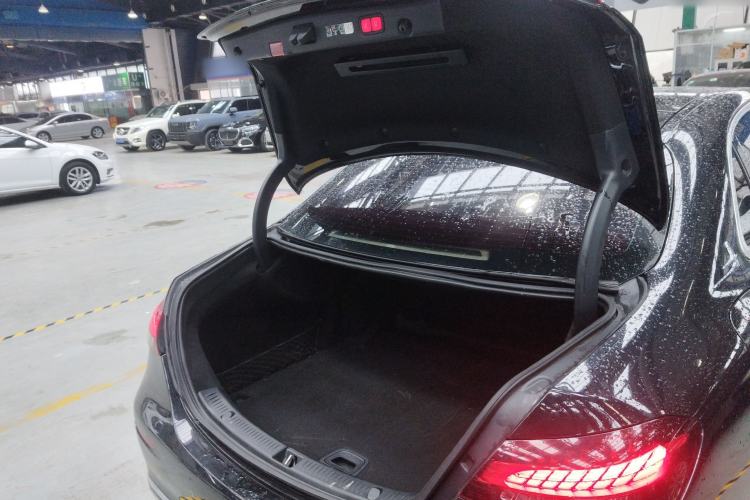 Used Mercedes-Benz E-Class 2023 Updated E 300 L Fashion Edition Trunk