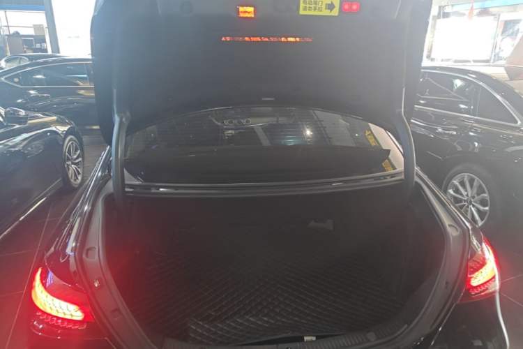 Used Mercedes-Benz E-Class 2023 Updated E 300 L Fashion Edition Trunk