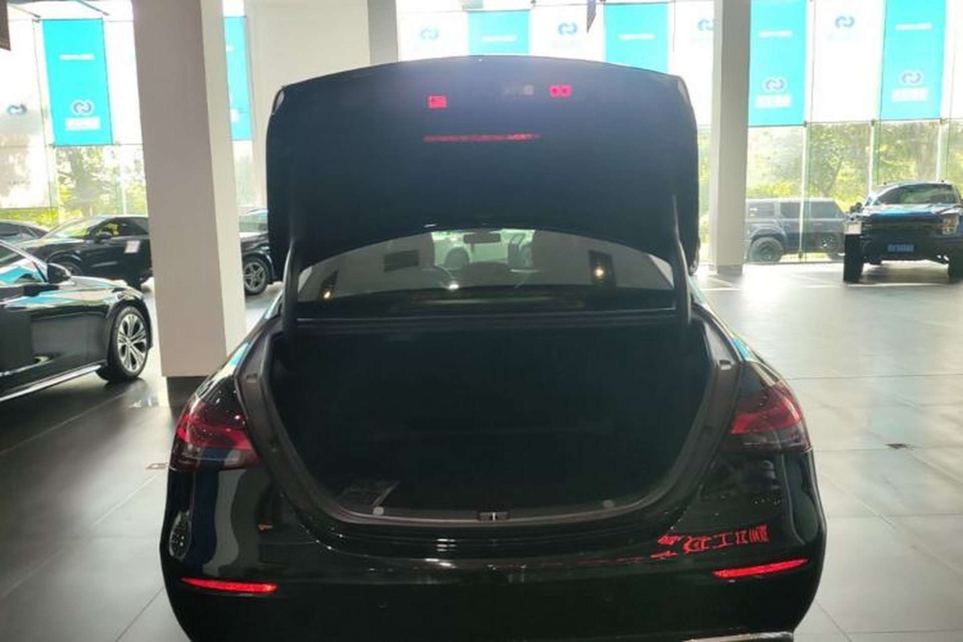 Used Mercedes-Benz E-Class 2023 Updated E 300 L Fashion Edition Trunk