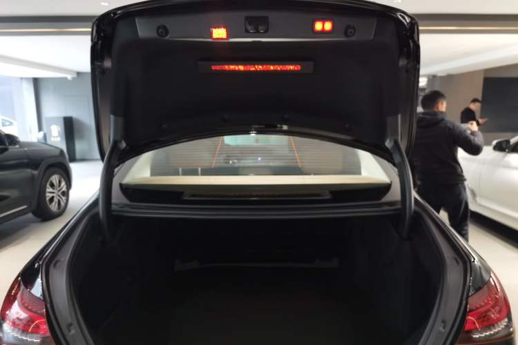 Used Mercedes-Benz E-Class 2023 Updated E 300 L Fashion Edition Trunk