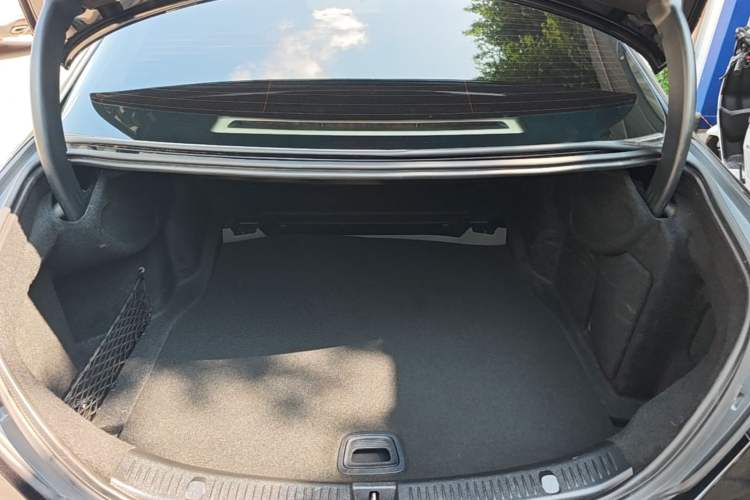 Used Mercedes-Benz E-Class 2023 Updated E 300 L Luxury Edition Trunk