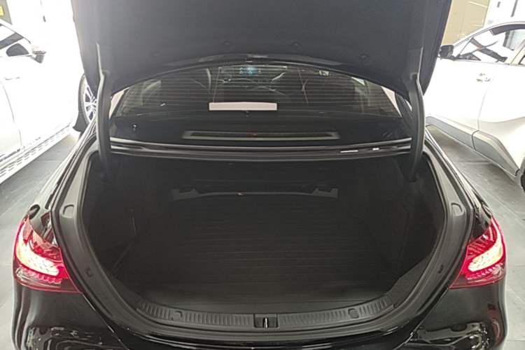 Used Mercedes-Benz E-Class 2023 Updated E 300 L Fashion Edition Trunk