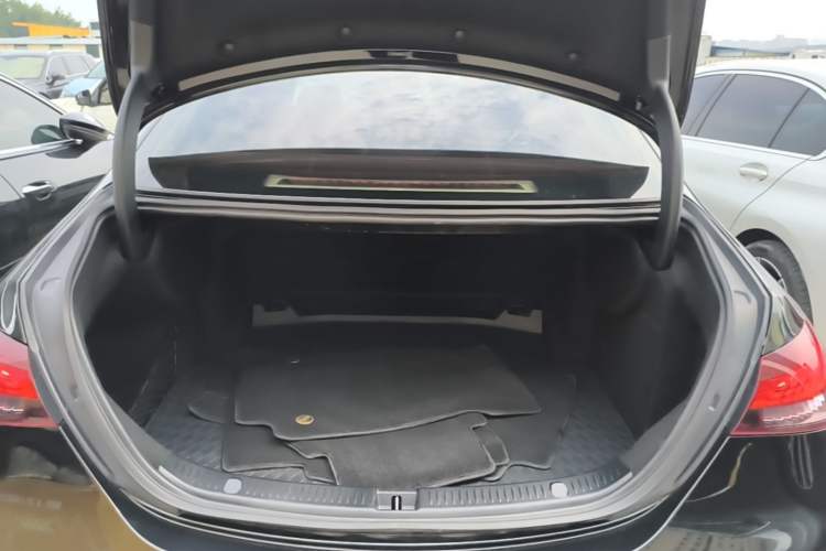 Used Mercedes-Benz E-Class 2023 Facelift E 260 L Trunk