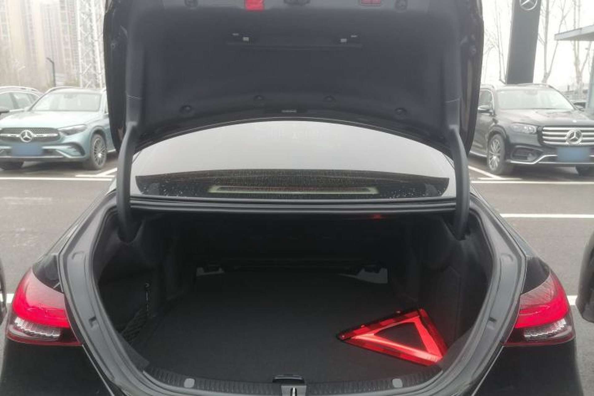 Used Mercedes-Benz E-Class 2023 Updated E 300 L Fashion Edition Trunk