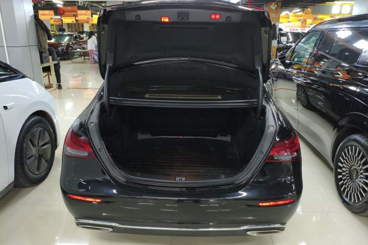 Used Mercedes-Benz E-Class 2023 Updated E 300 L Luxury Edition Trunk