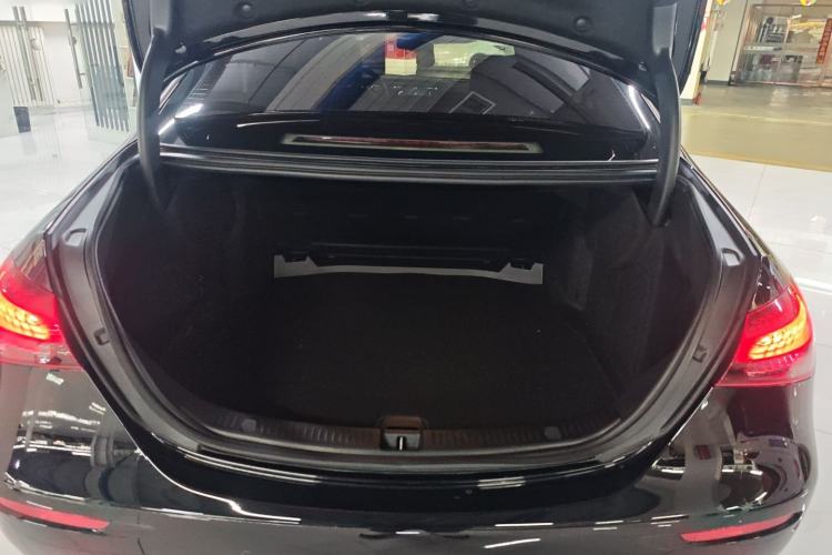Used Mercedes-Benz E-Class 2023 E 260 L Trunk
