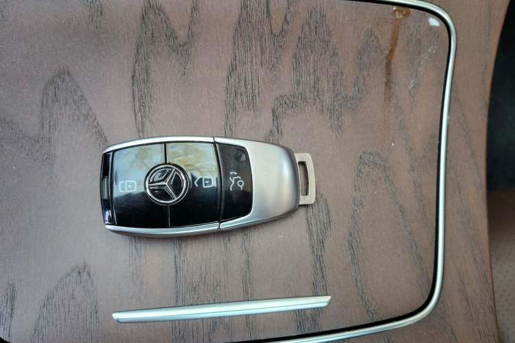 Used Mercedes-Benz E-Class 2023 Updated E 300 L Fashion Edition Vehicle Key
