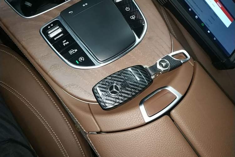 Used Mercedes-Benz E-Class 2023 Updated E 300 L Luxury Edition Vehicle Key