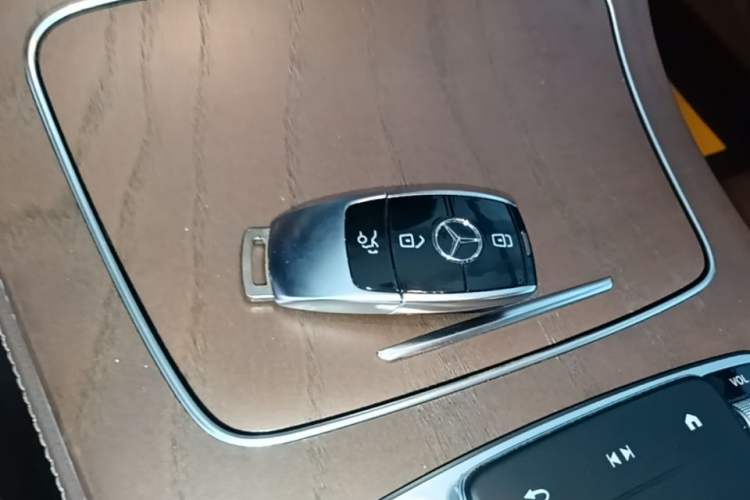 Used Mercedes-Benz E-Class 2023 Updated E 300 L Fashion Edition Vehicle Key