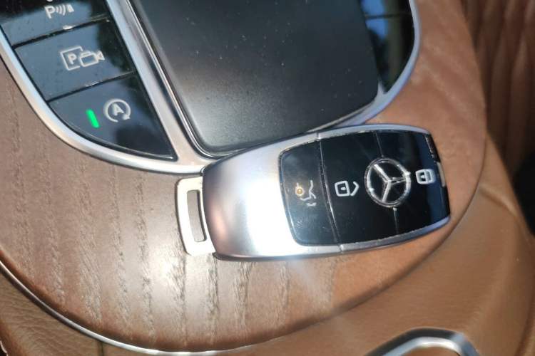 Used Mercedes-Benz E-Class 2023 Updated E 300 L Fashion Edition Vehicle Key