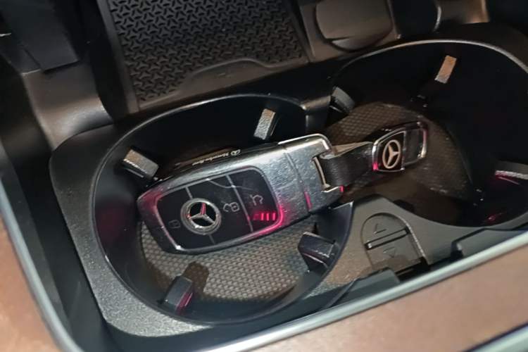 Used Mercedes-Benz E-Class 2023 Updated E 300 L Fashion Edition Vehicle Key