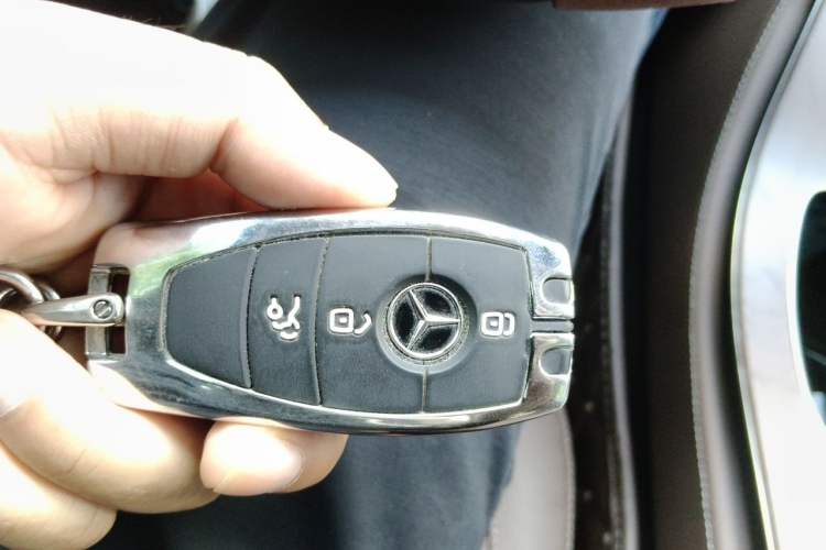 Used Mercedes-Benz E-Class 2023 Updated E 300 L Fashion Edition Vehicle Key