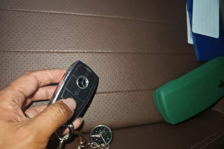 Used Mercedes-Benz E-Class 2023 Updated E 300 L Fashion Edition Vehicle Key
